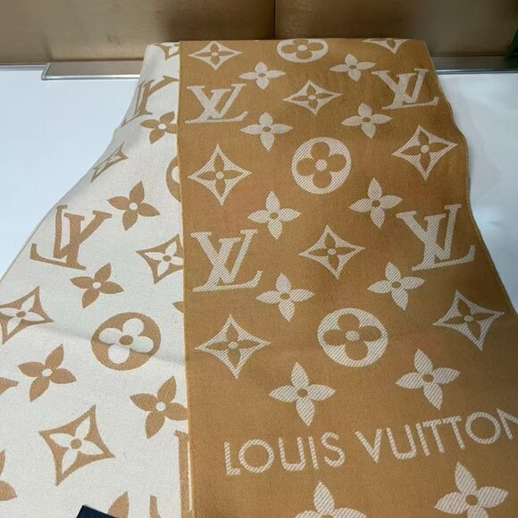 Louis Vuitton Reversible Scarf - Picture 5 of 6